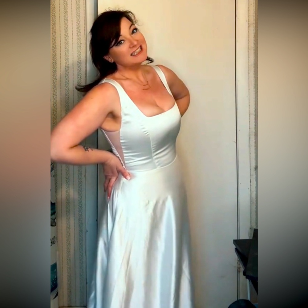 NWOT LULUS WEDDING DRESS